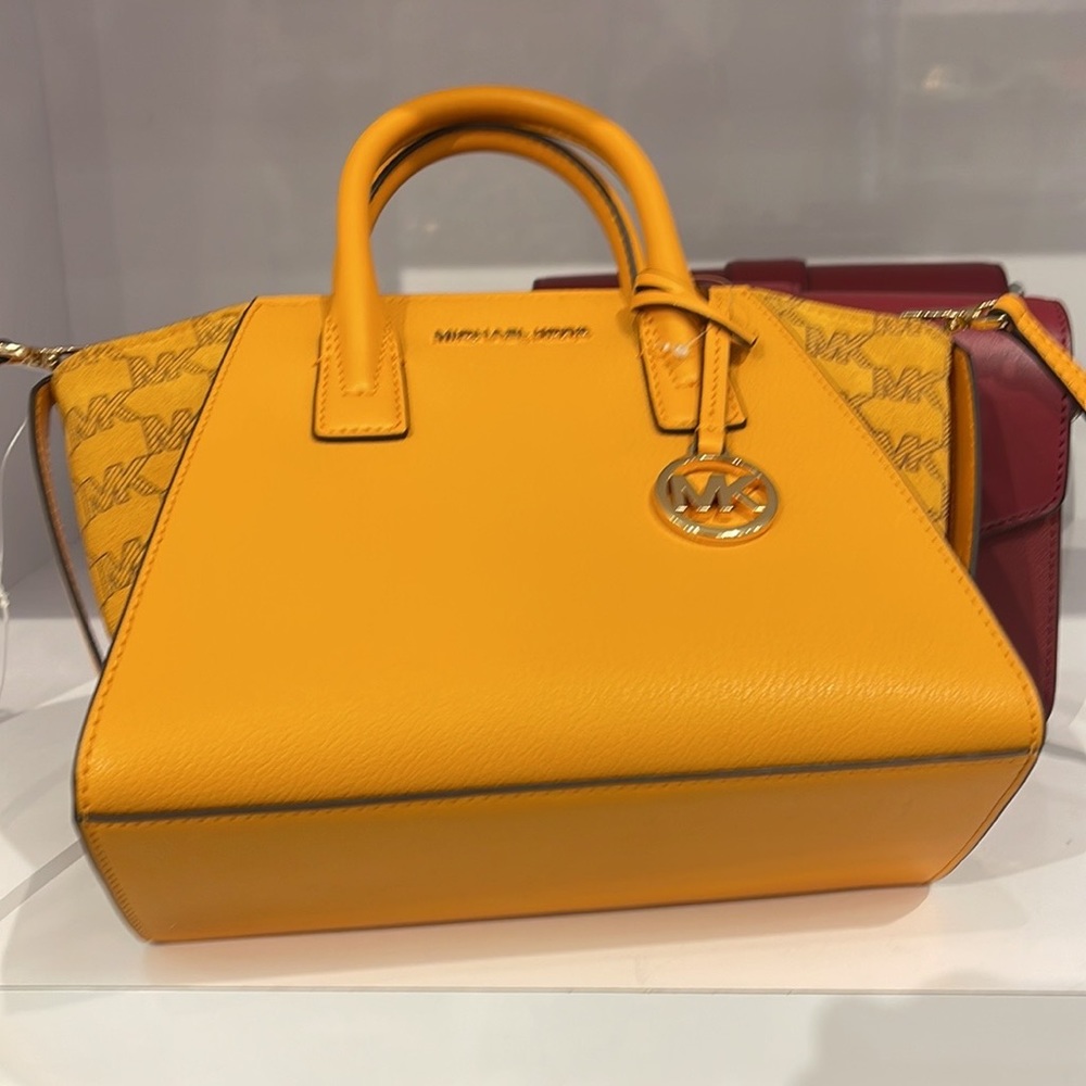 Michael Kors Avril Small Signature PVC Top Zip Satchel Crossbody Bag
Honeycomb - Picture 11 of 16